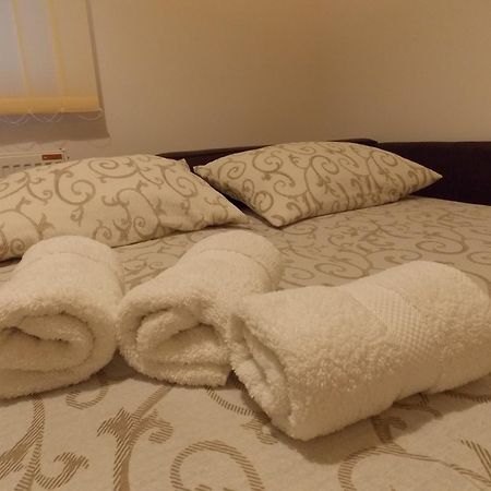 Kety Apartments クラグイェヴァツ エクステリア 写真