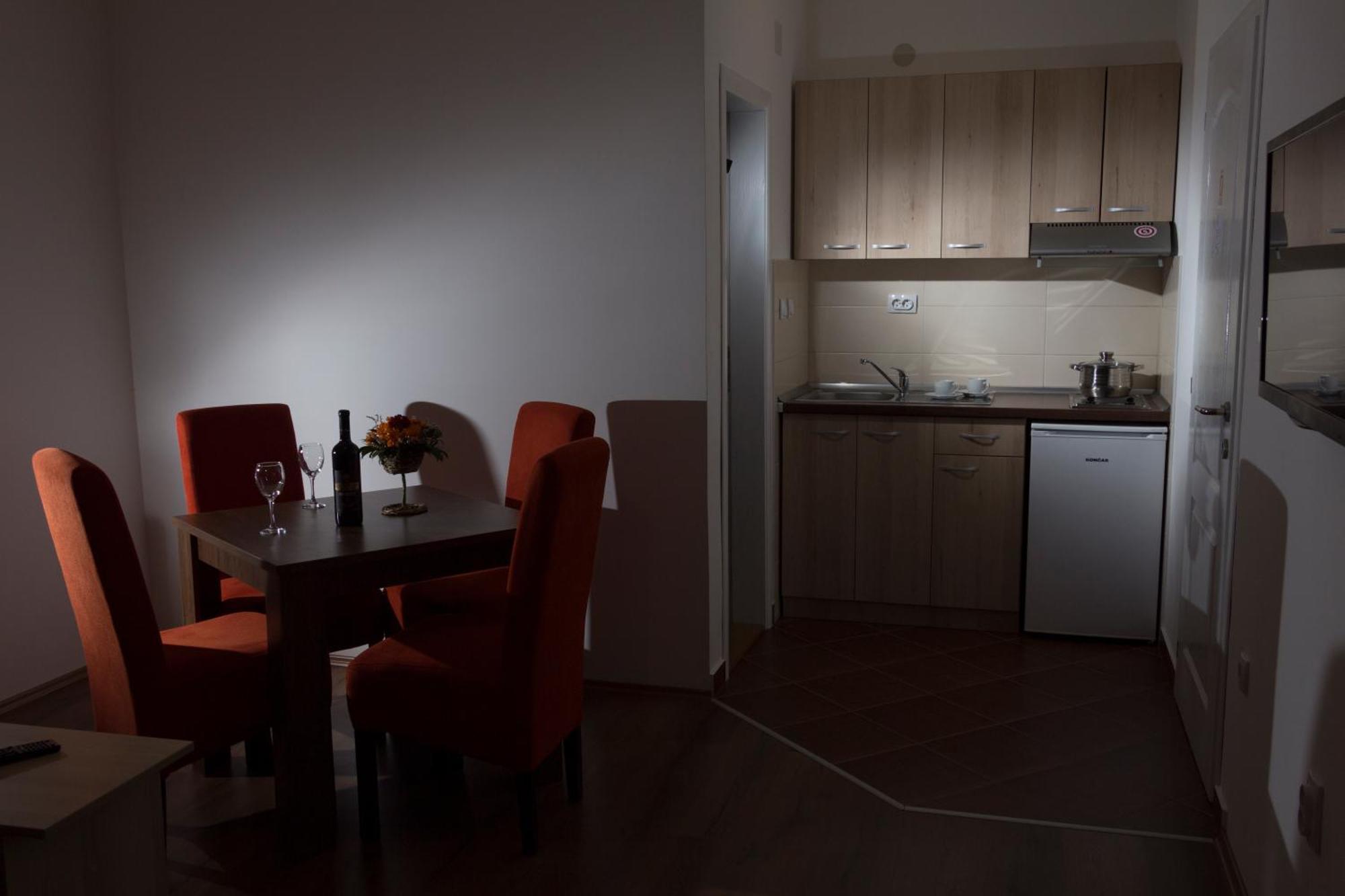 Kety Apartments クラグイェヴァツ 部屋 写真